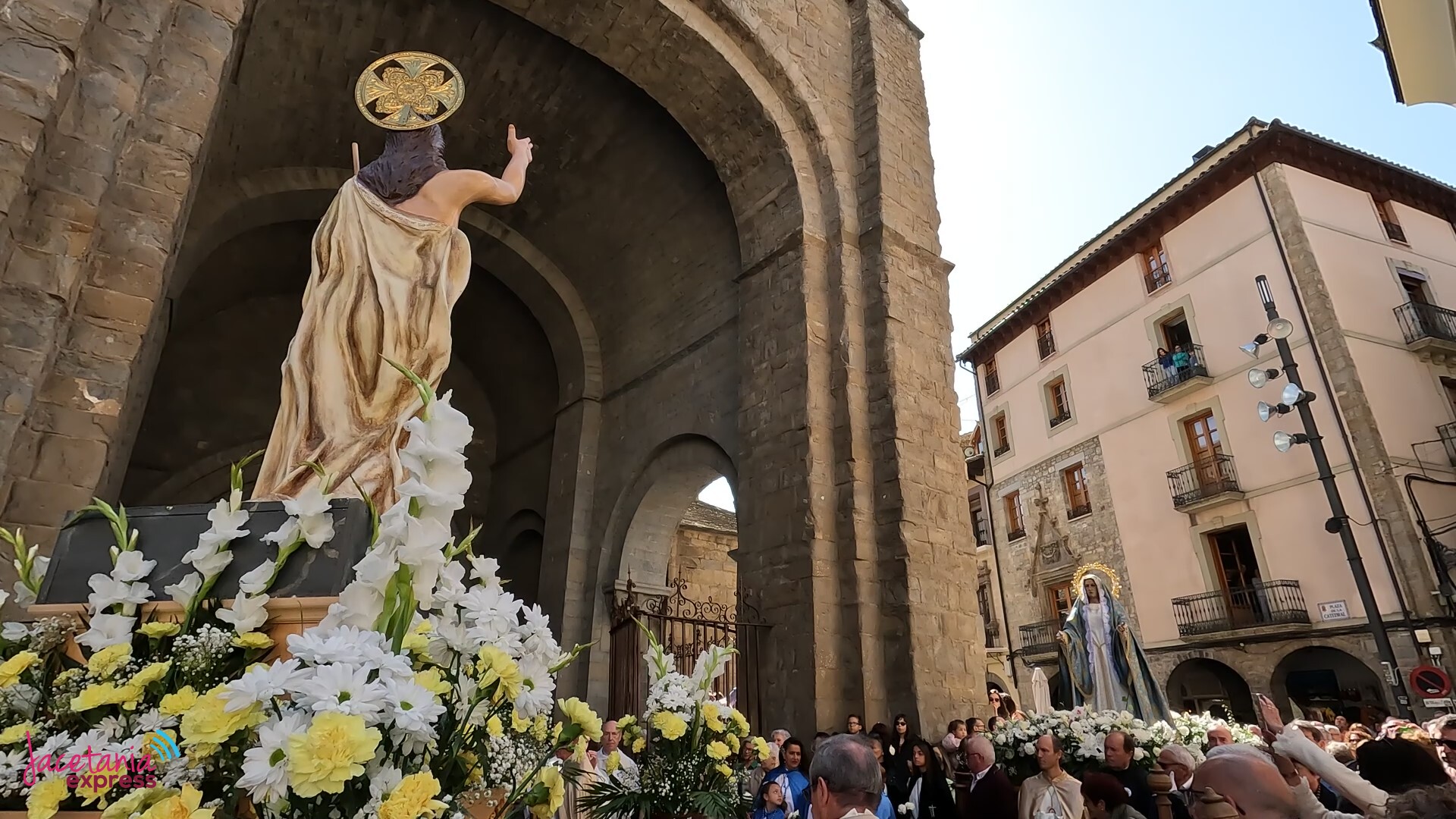 Jaca despide su Semana Santa con Cristo Resucitado y la Virgen entre ...
