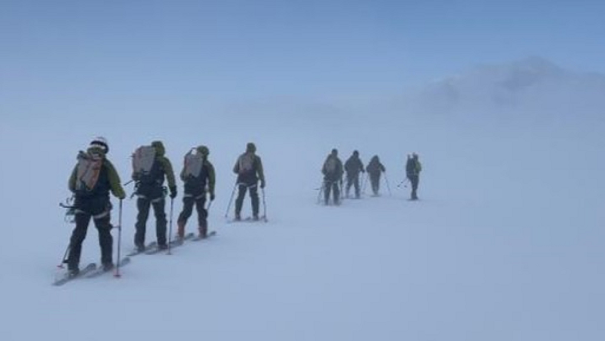 Primer contacto del Grupo Militar de Alta Montaña con el Campo de Hielo ...